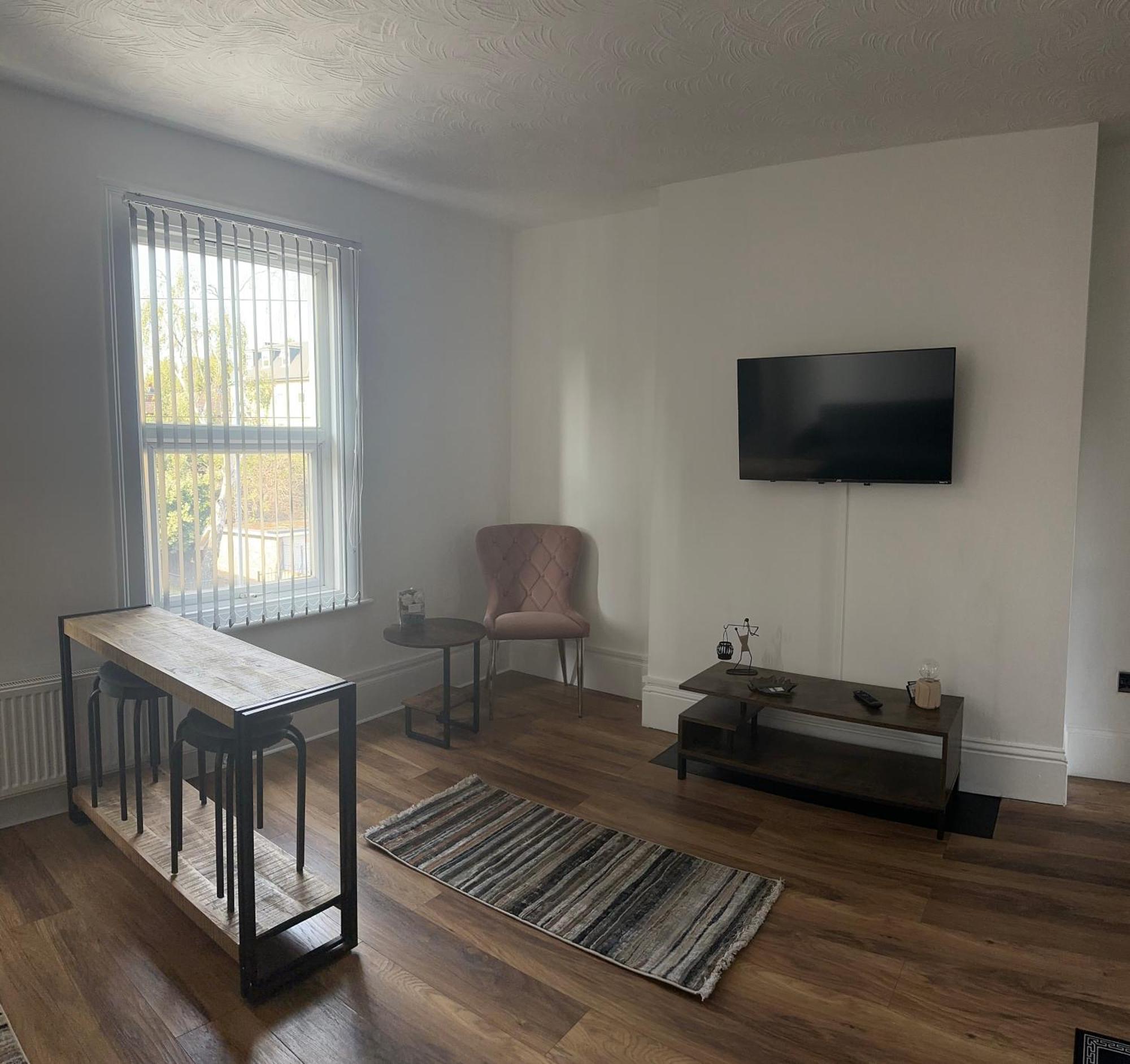 New Apartment 2 เบรนท์ฟอร์ด ภายนอก รูปภาพ